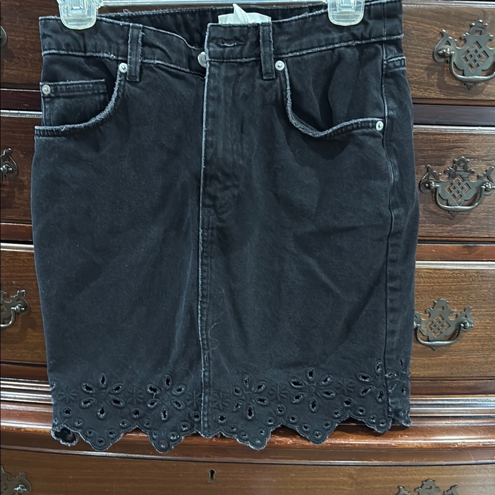 H&M Black Pencil Skirt Knee-Length Cut Out